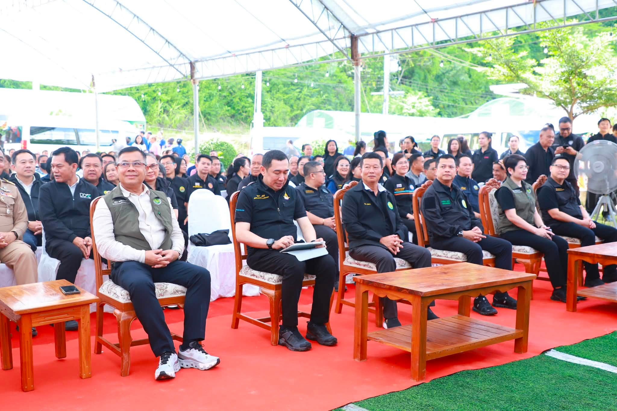 title - รมว.กษ. นำทีมลงพื้นที่ตรวจราชการ พร้อมมอบโฉนดเพื่อการเกษตร ส.ป.ก.เลย กว่า 6 พันไร่